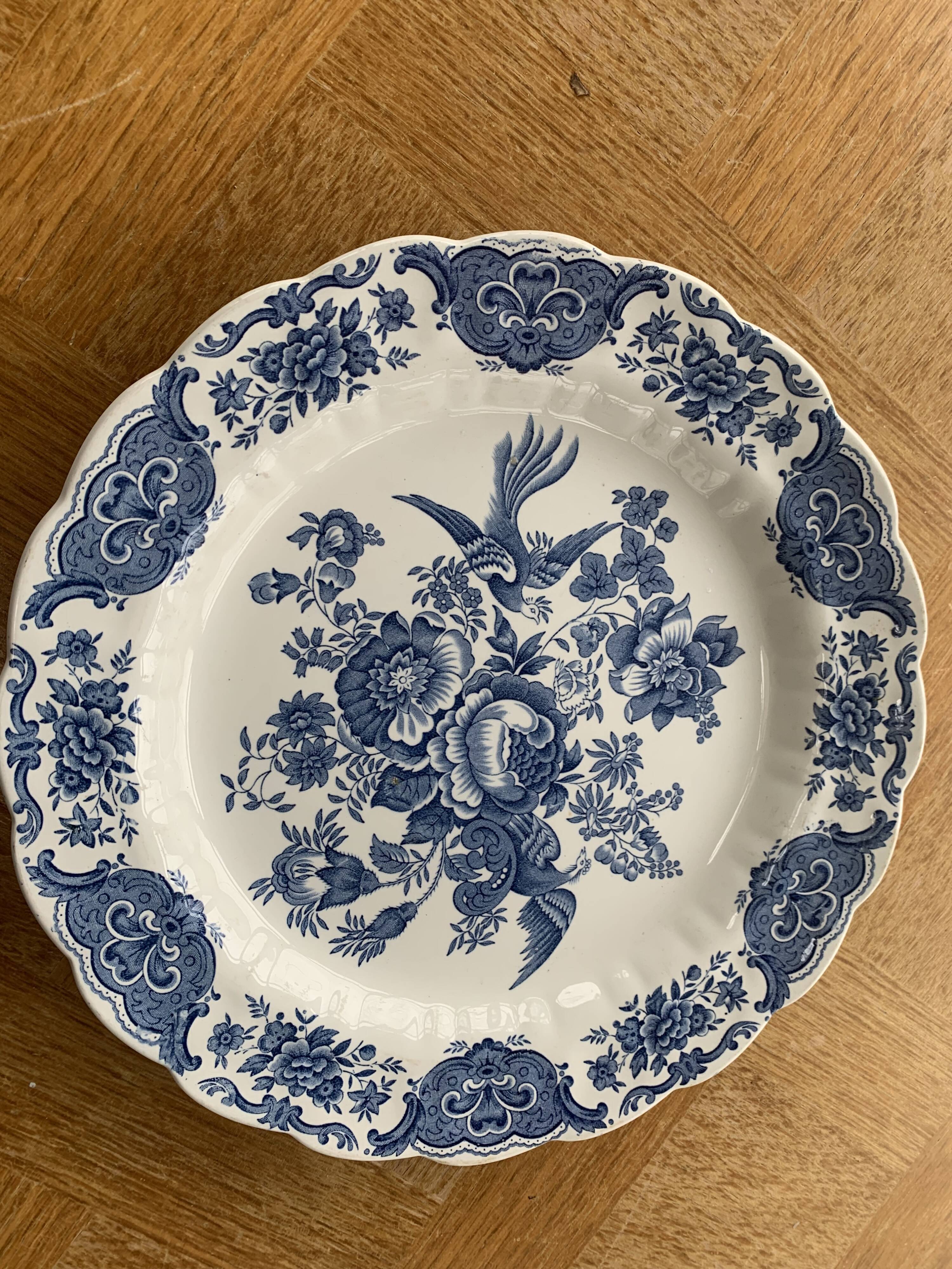 Vintage Windsor model ridgway staffordshire cake dish