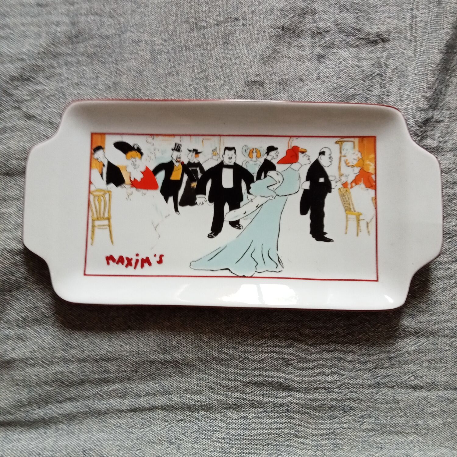 Maxim's empty pocket and dish