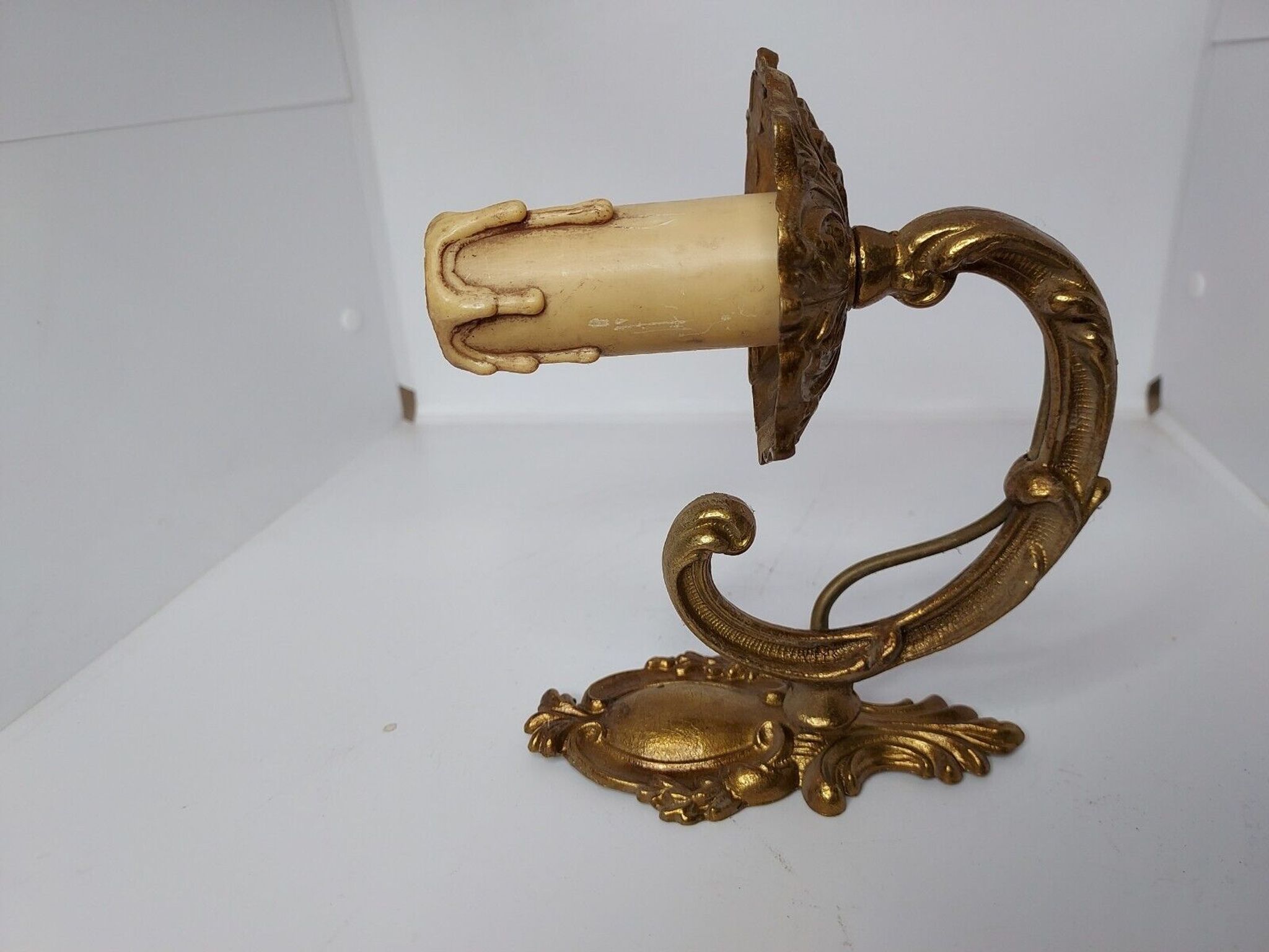 Bronze wall lamp