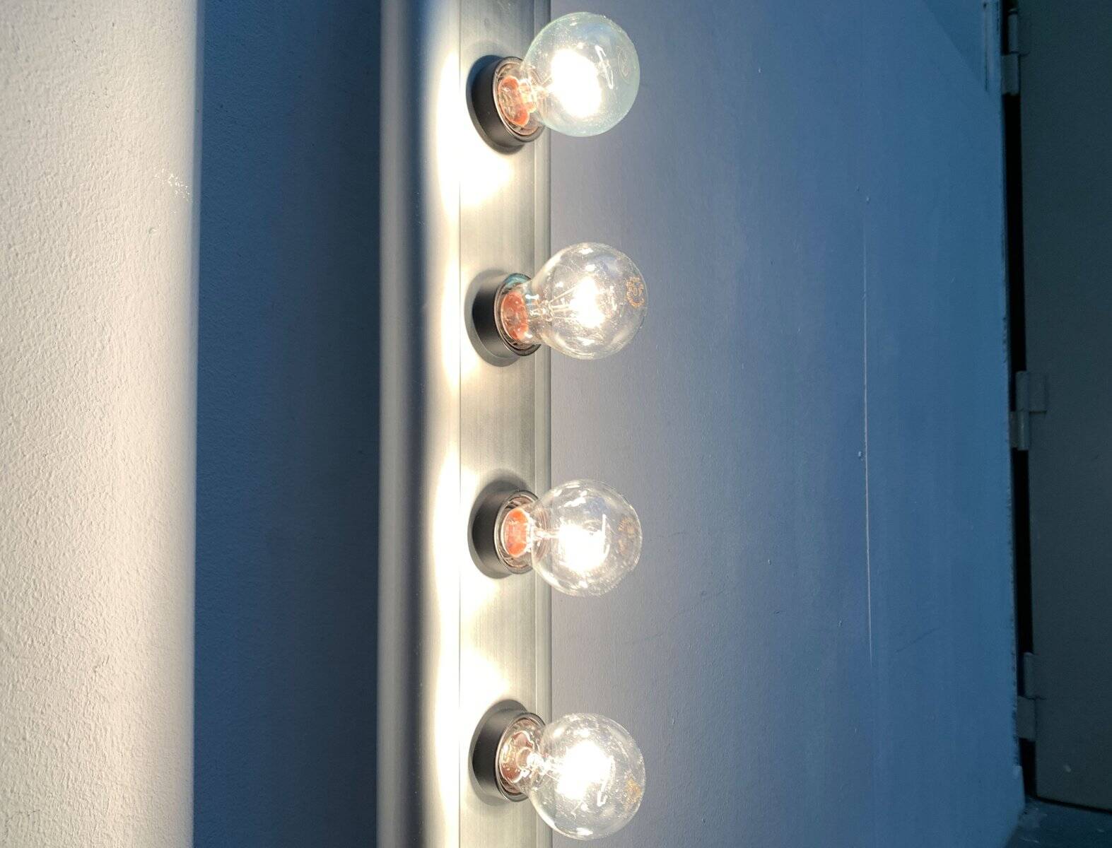 Postmodern Italian wall lamp Aton Barra by Ernesto Gismondi for Artemide, 1980s.
