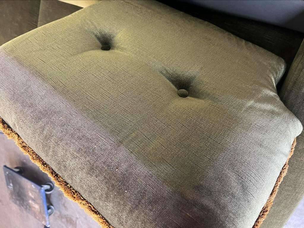 Seat / vintage moss green sofa