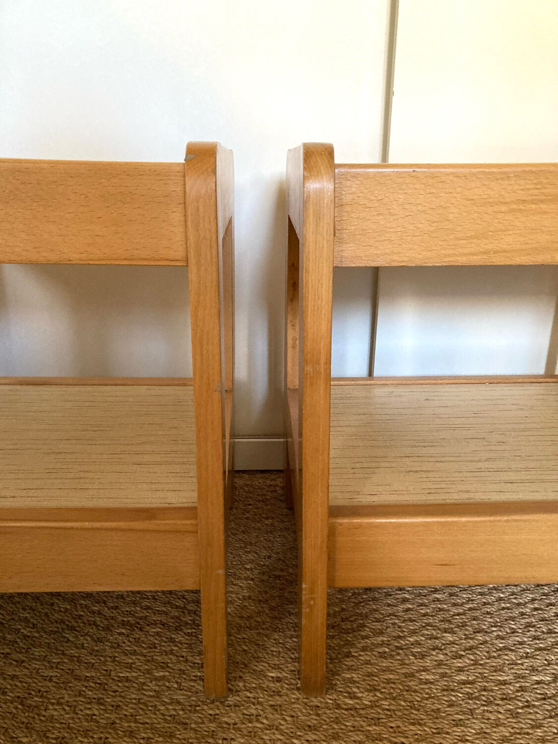 Paire de tables de chevet en orme