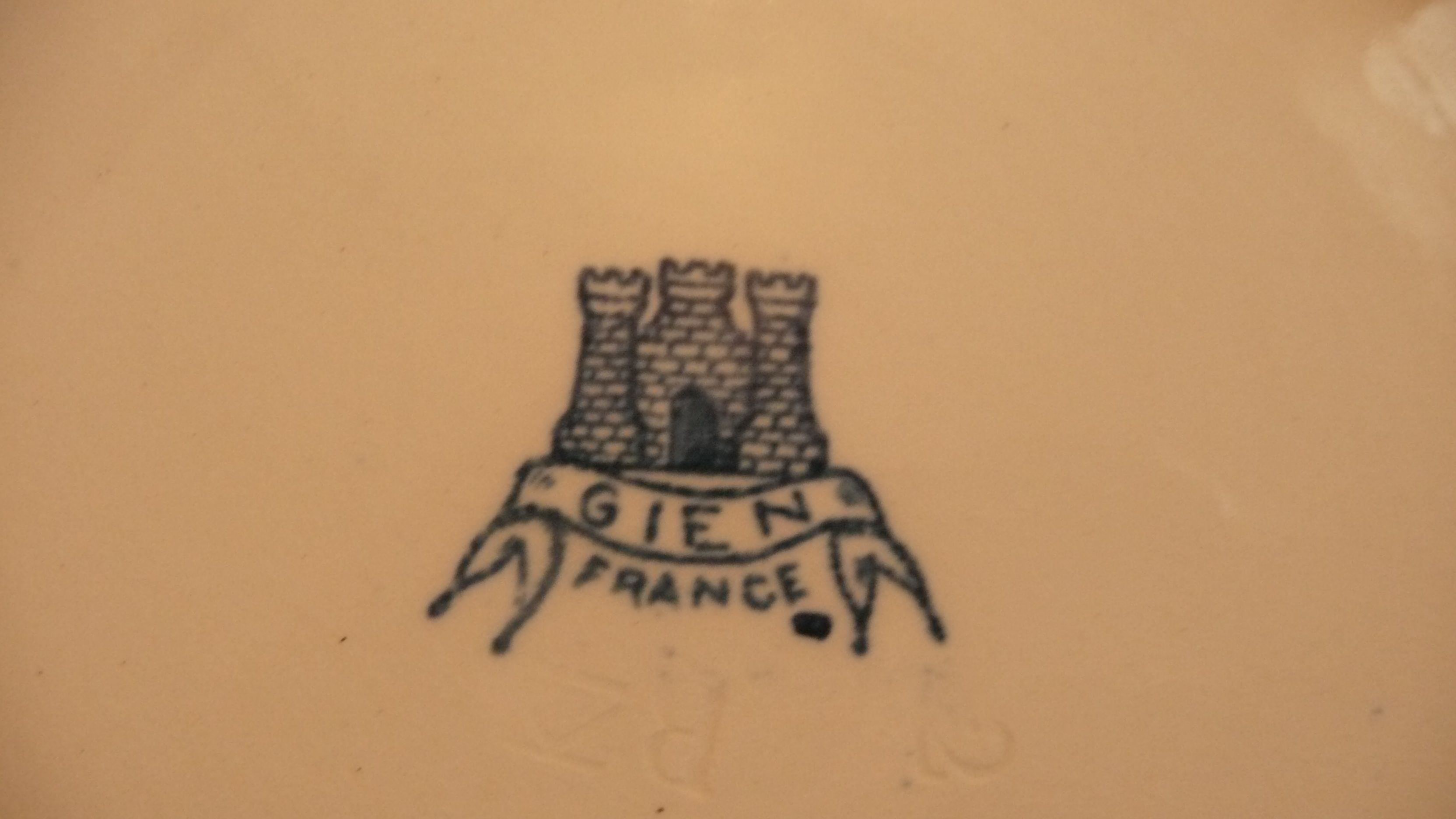 Service en faience de GIEN bleu camaieu dauphin