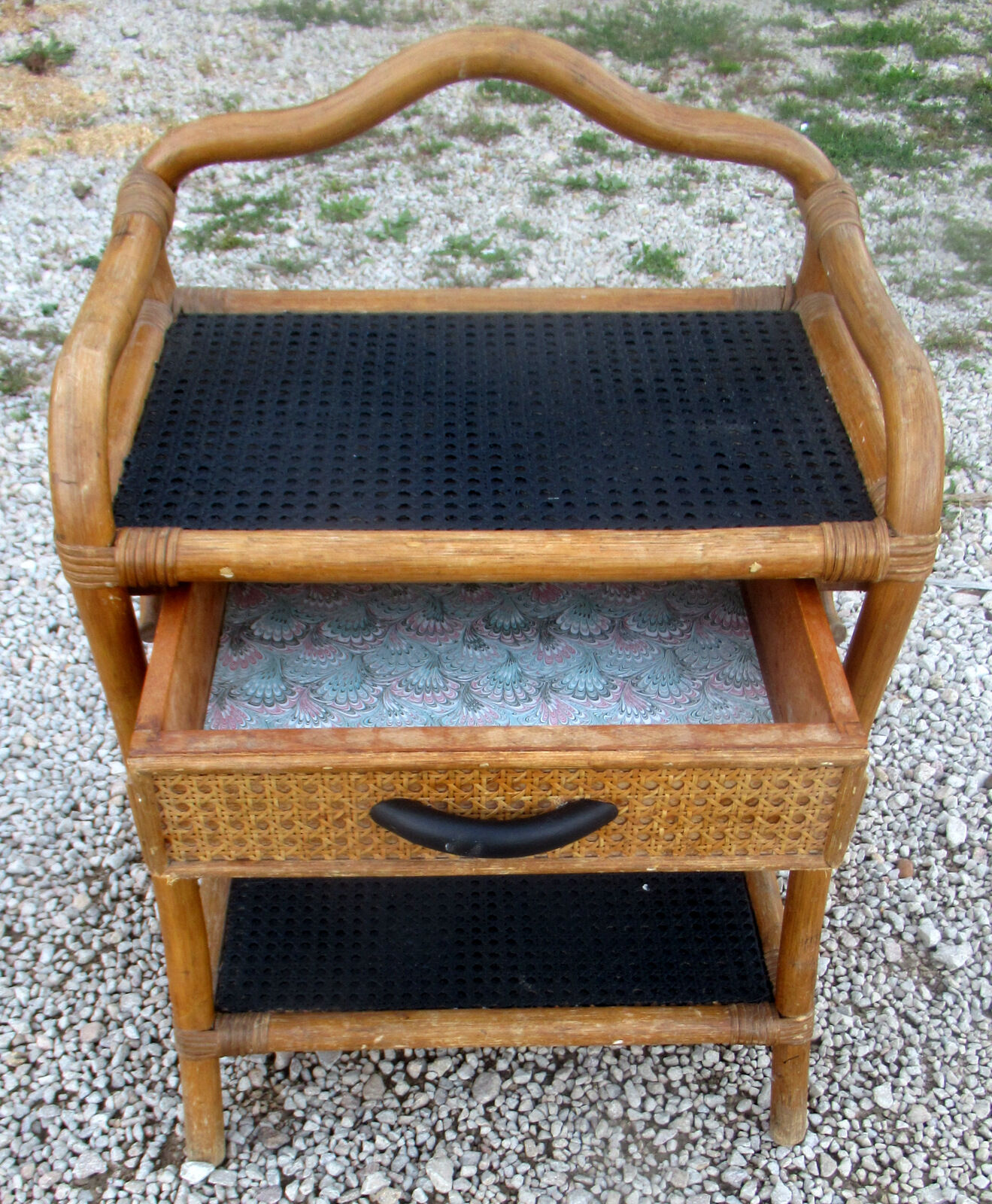 Meuble d'appoint en bambou et rotin