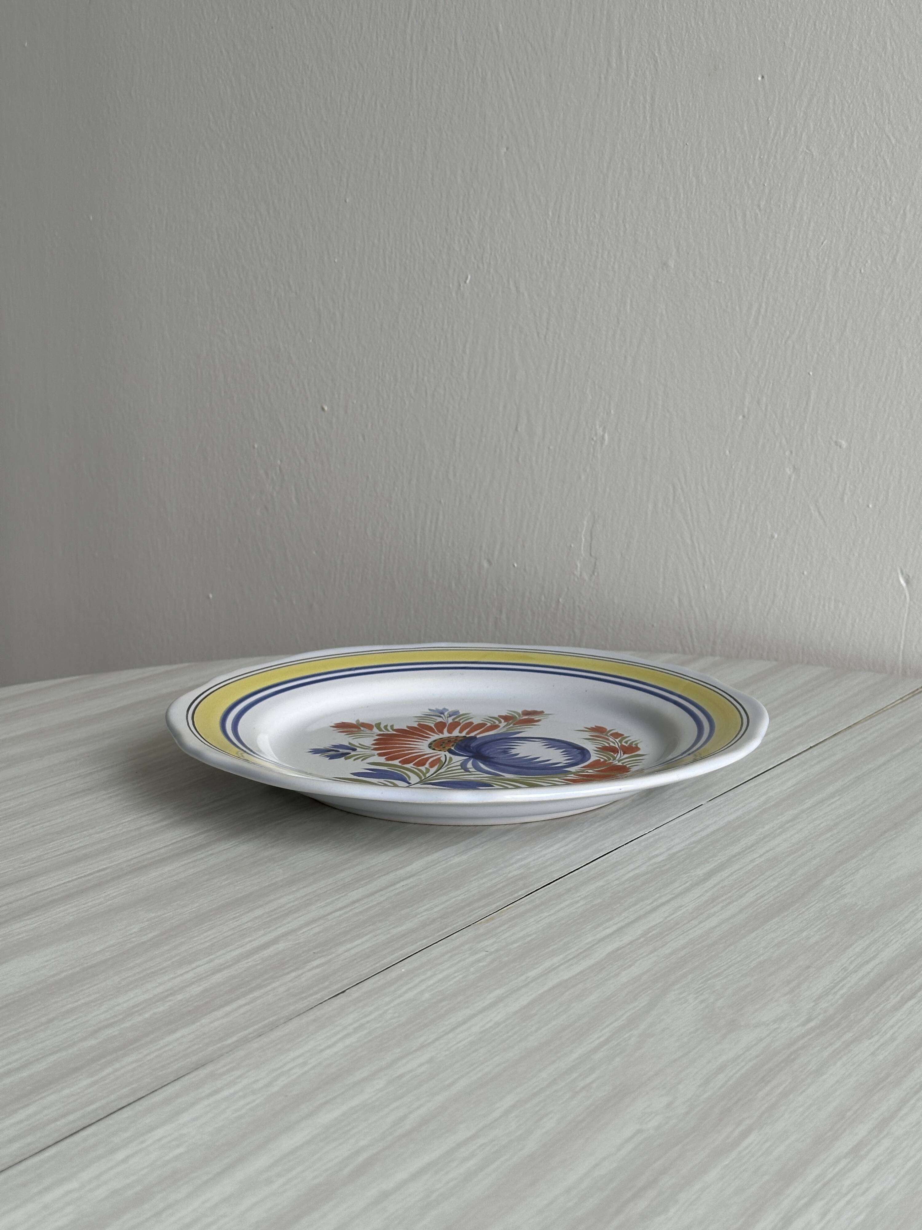 Earthenware plate