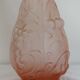 Carafe ancienne verre rose décor de fruits