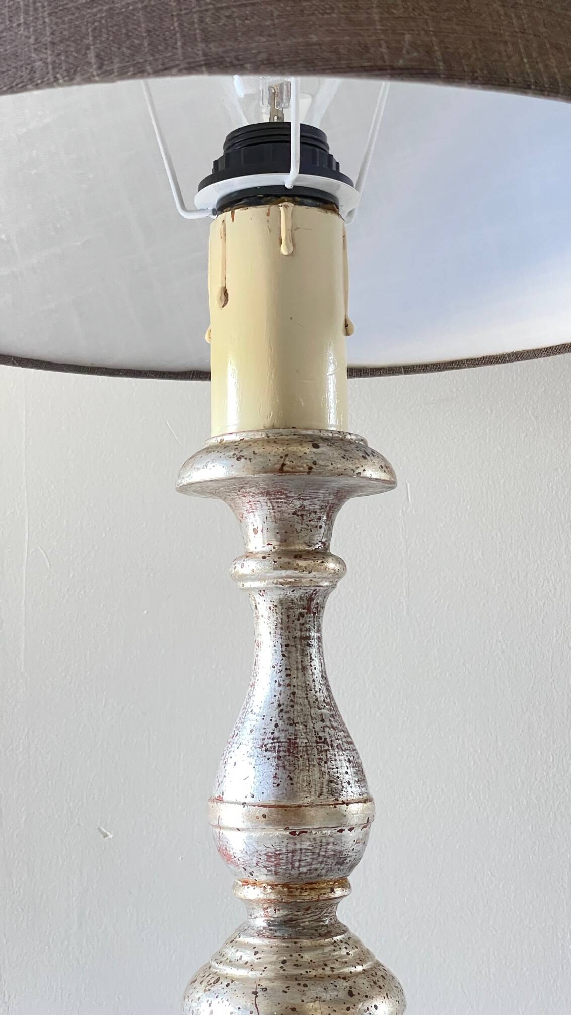 Lampe haute bois argenté l'acropole - paris