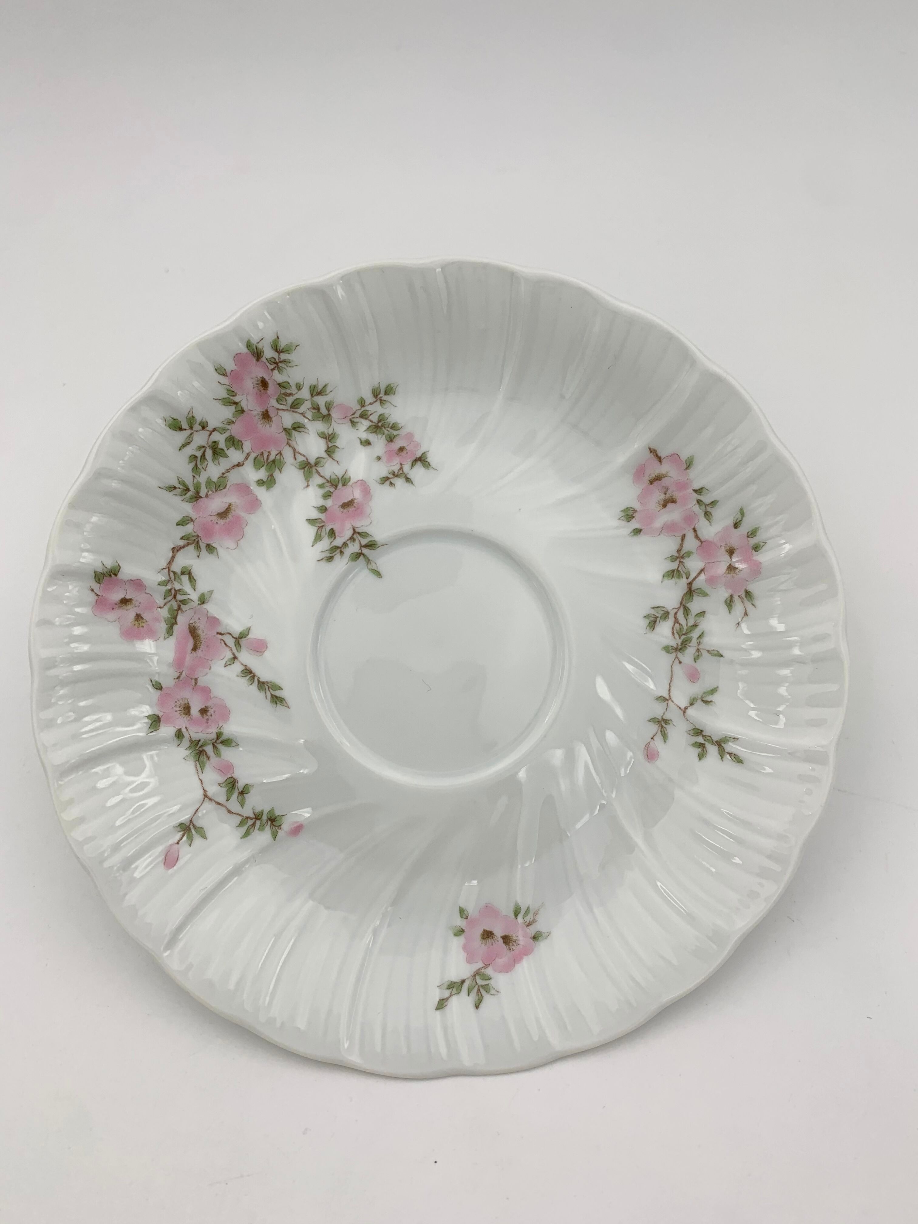 Sept tasses à thé café en porcelaine décor amandine bernardaud Limoges France - Années 1970