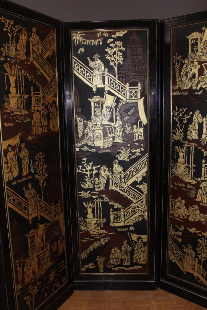 Screen with Japanese decor and black lacquer