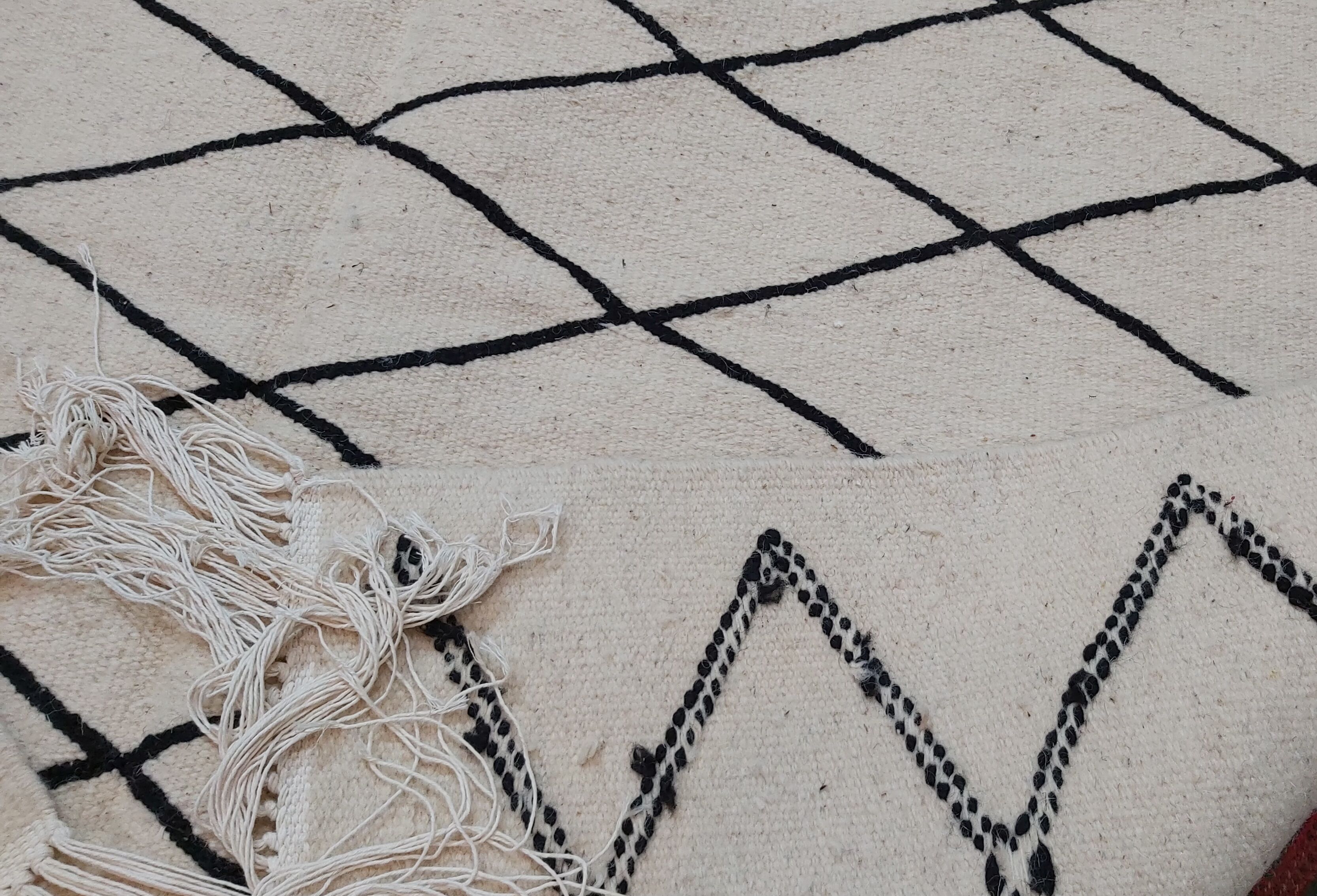 Handmade white and black Berber carpet 245x156cm