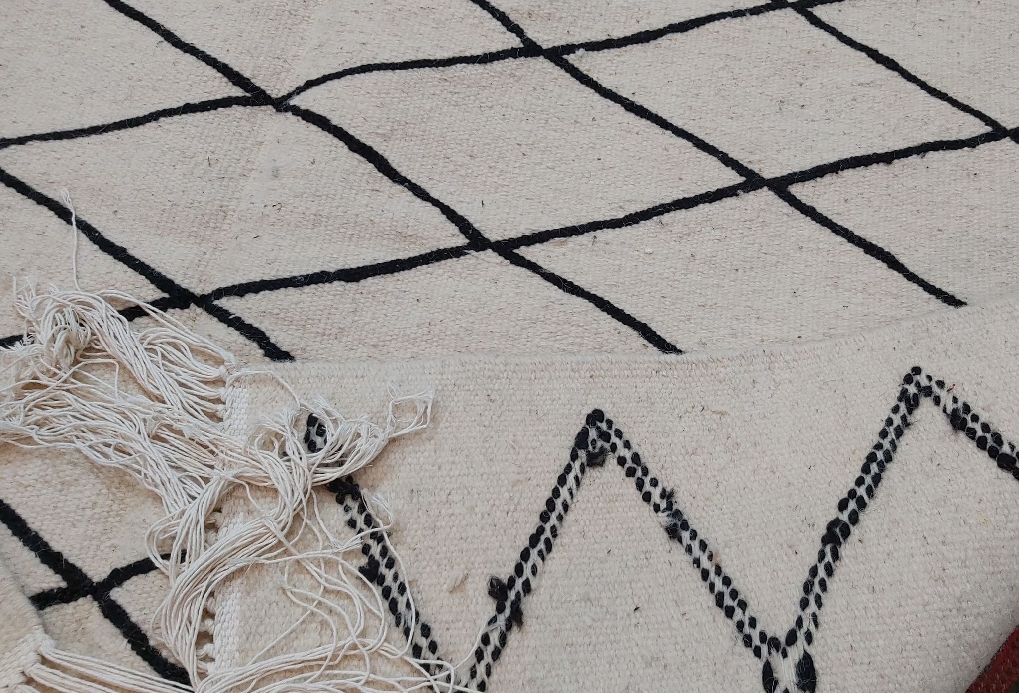 Handmade white and black Berber carpet 245x156cm