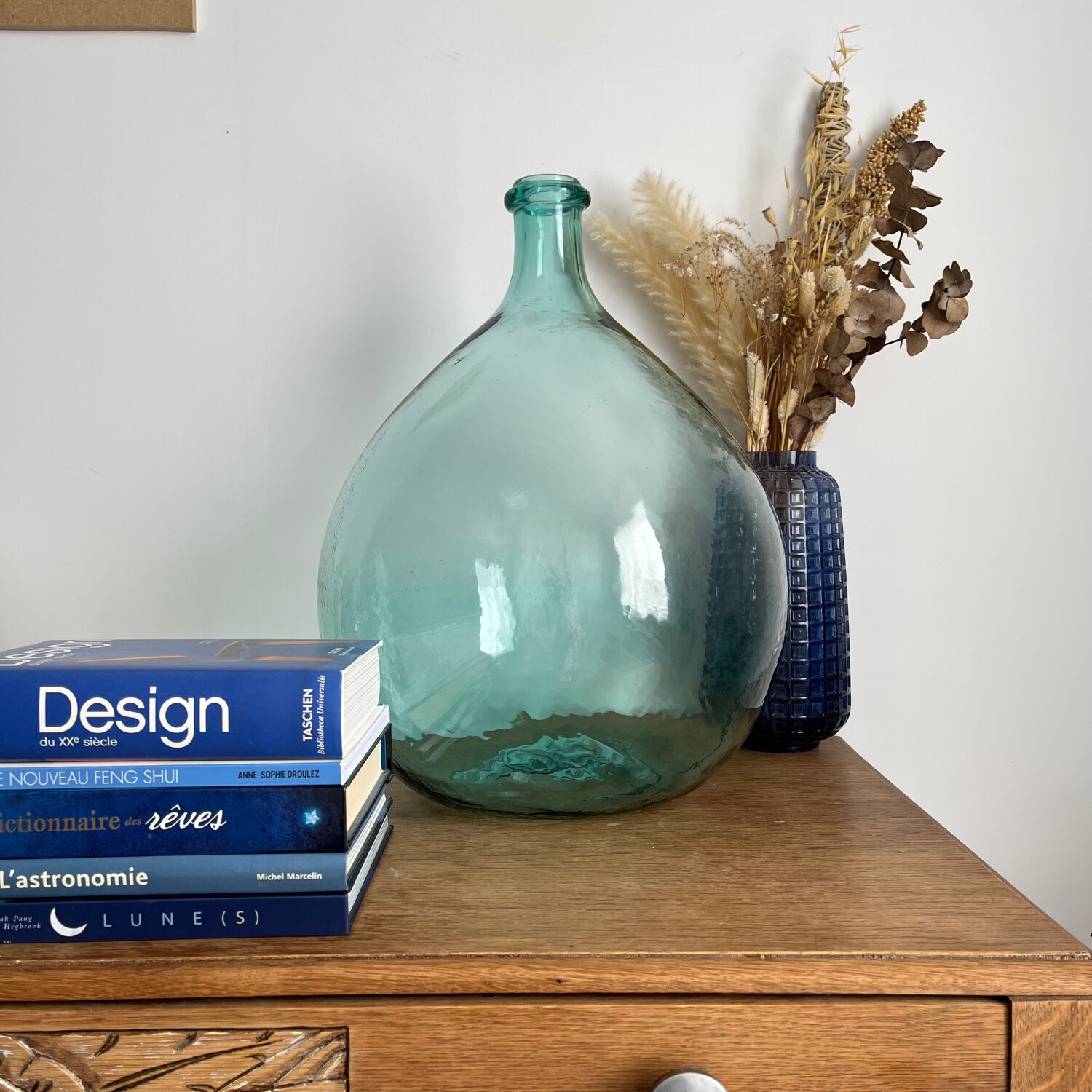 Give me vintage Jeanne goutte.