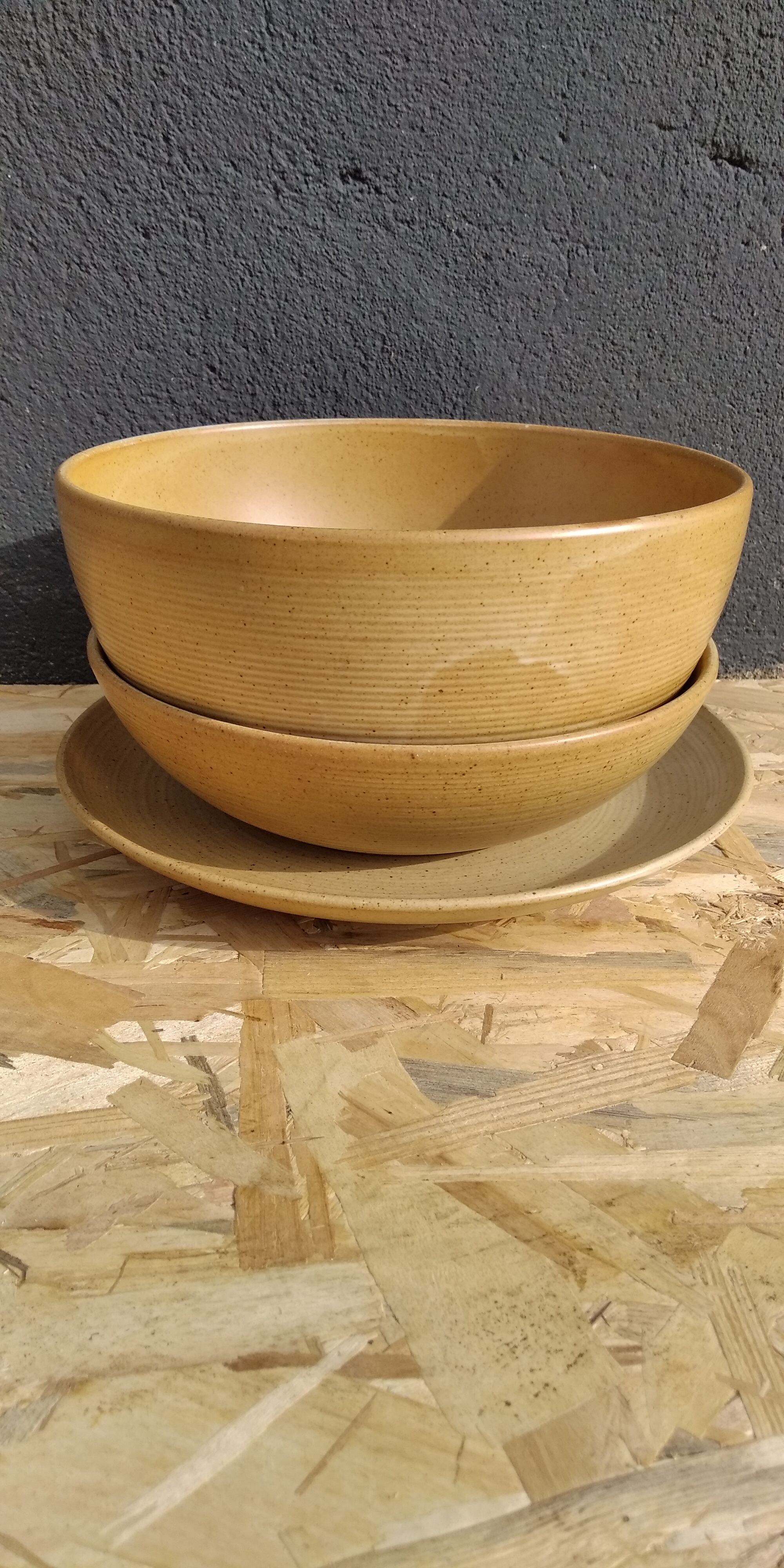 3 courses/salad bowls Grès Village France