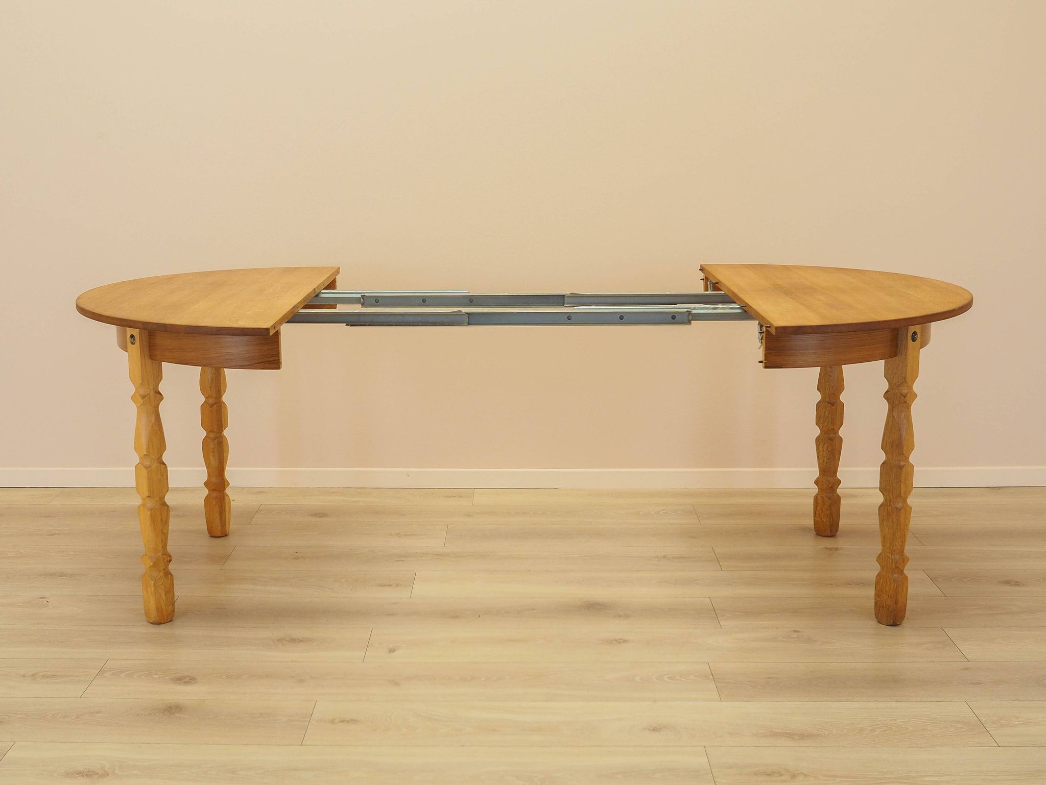 Round oak table, Danish design, 1960s, designer: Henning Kjærnulf