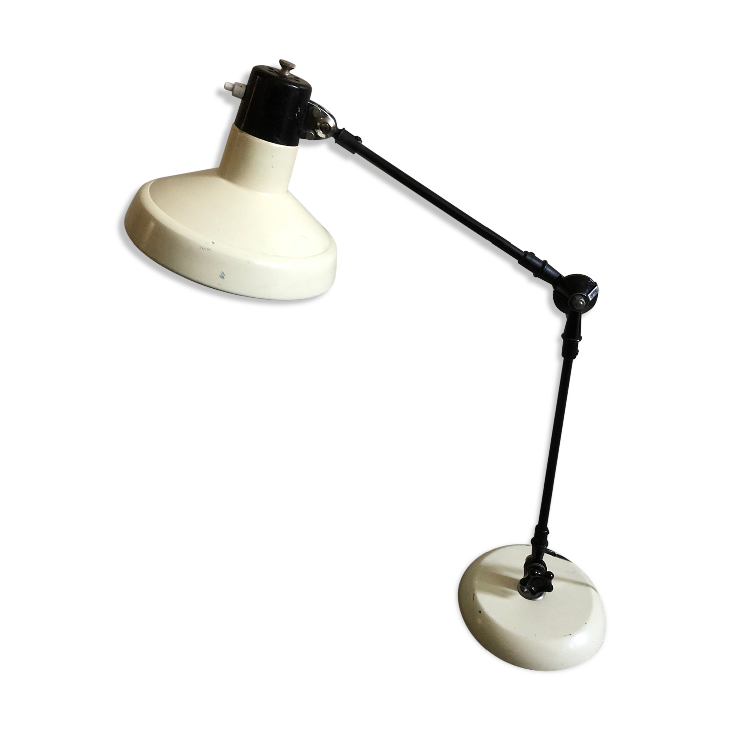 Desk lamp has two articulated metal arms