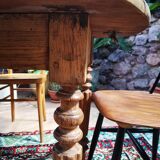 Round table in oak tapered feet with extension cords