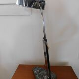 Articulated arm desk lamp