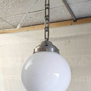 Suspension Bauhaus globe opaline diam. 20 cm - années 30