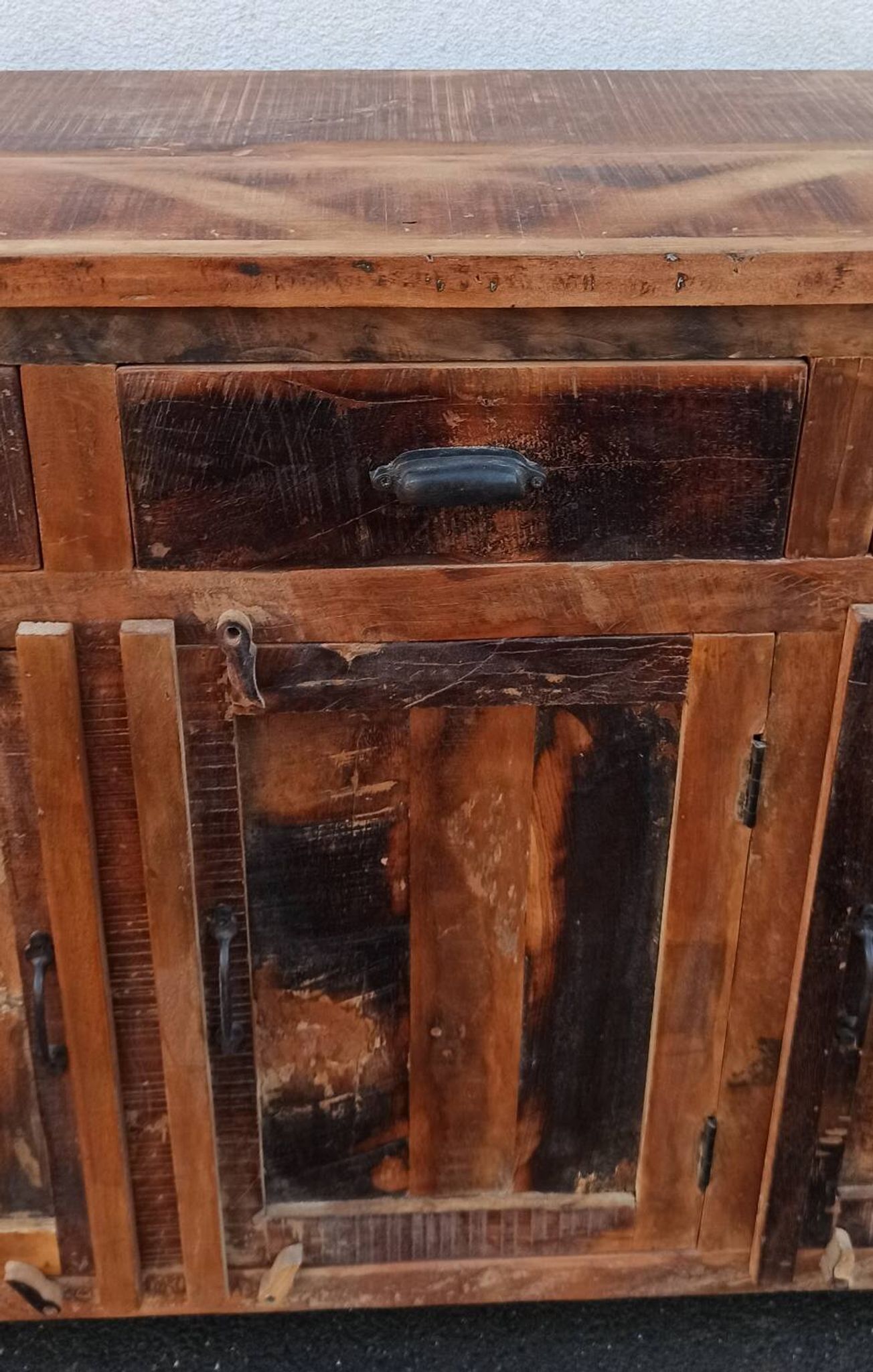 Buffet en bois ancien