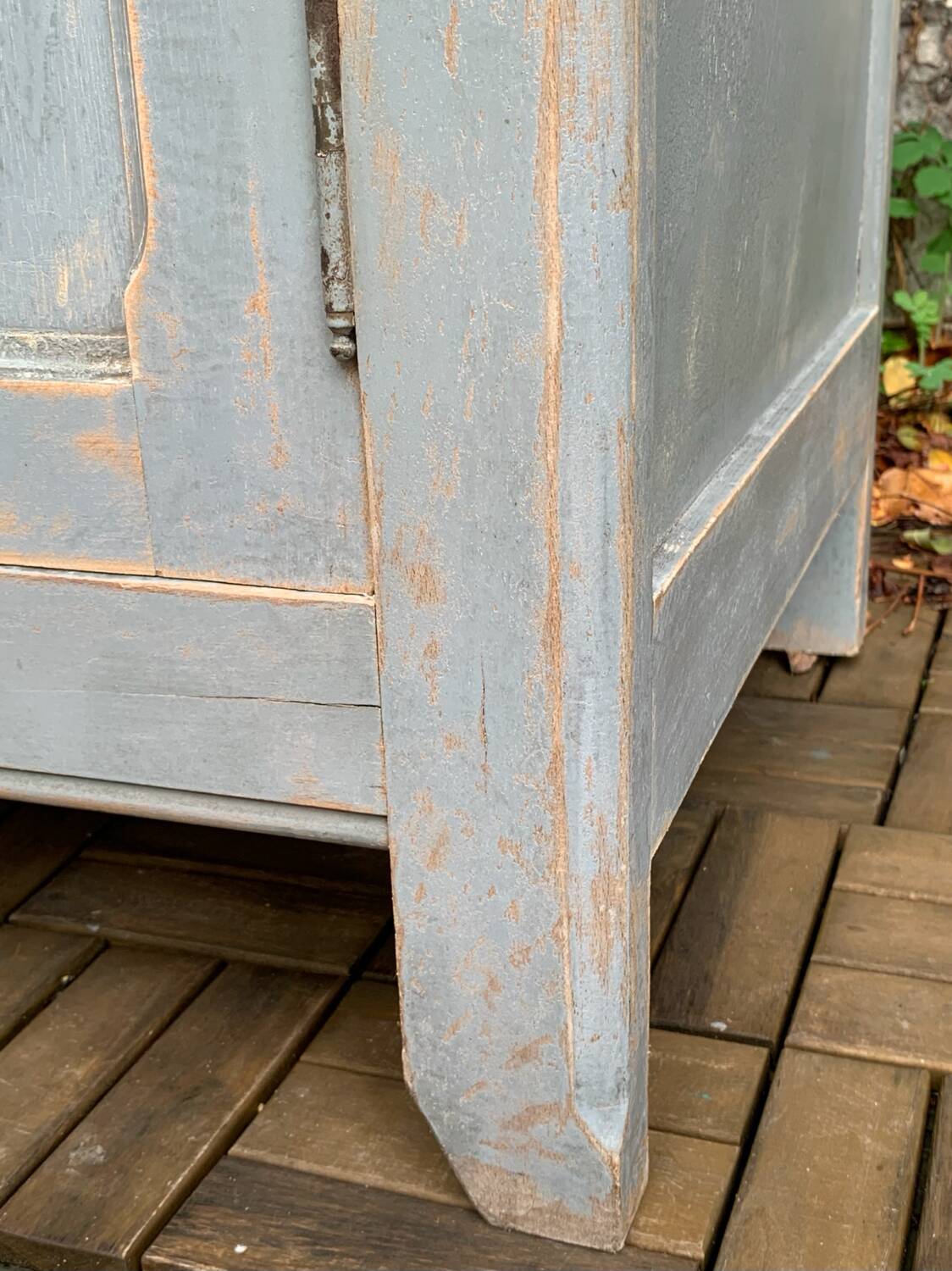 Armoire parisienne ancienne Luterma patine grise bleutée