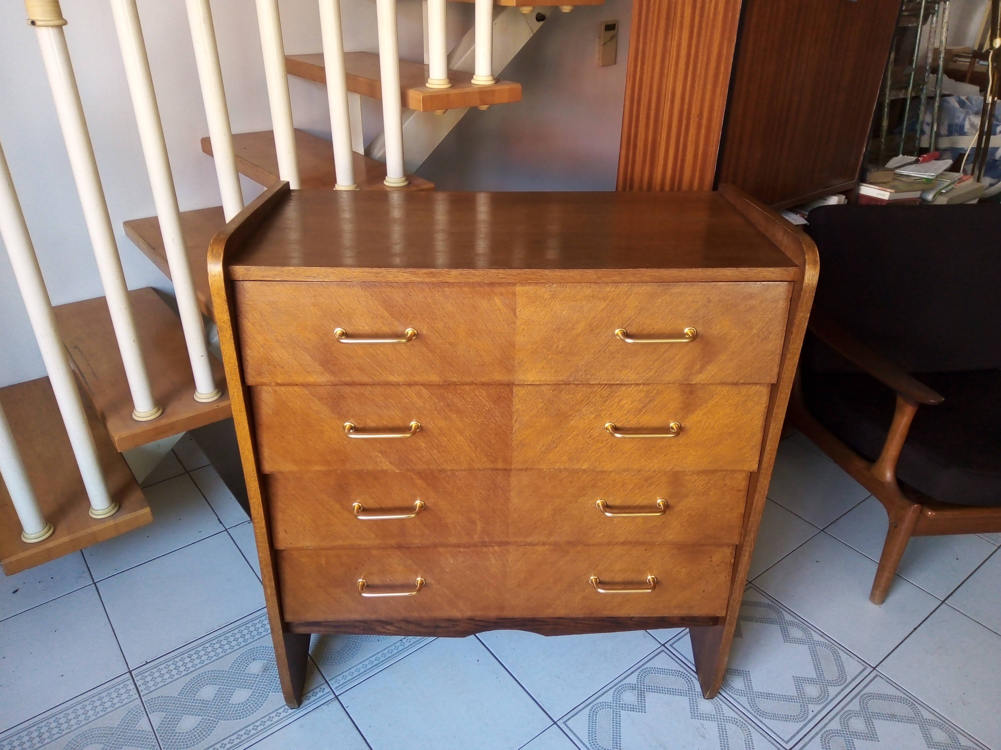 Commode vintage façade inclinée chêne