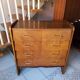 Commode vintage façade inclinée chêne