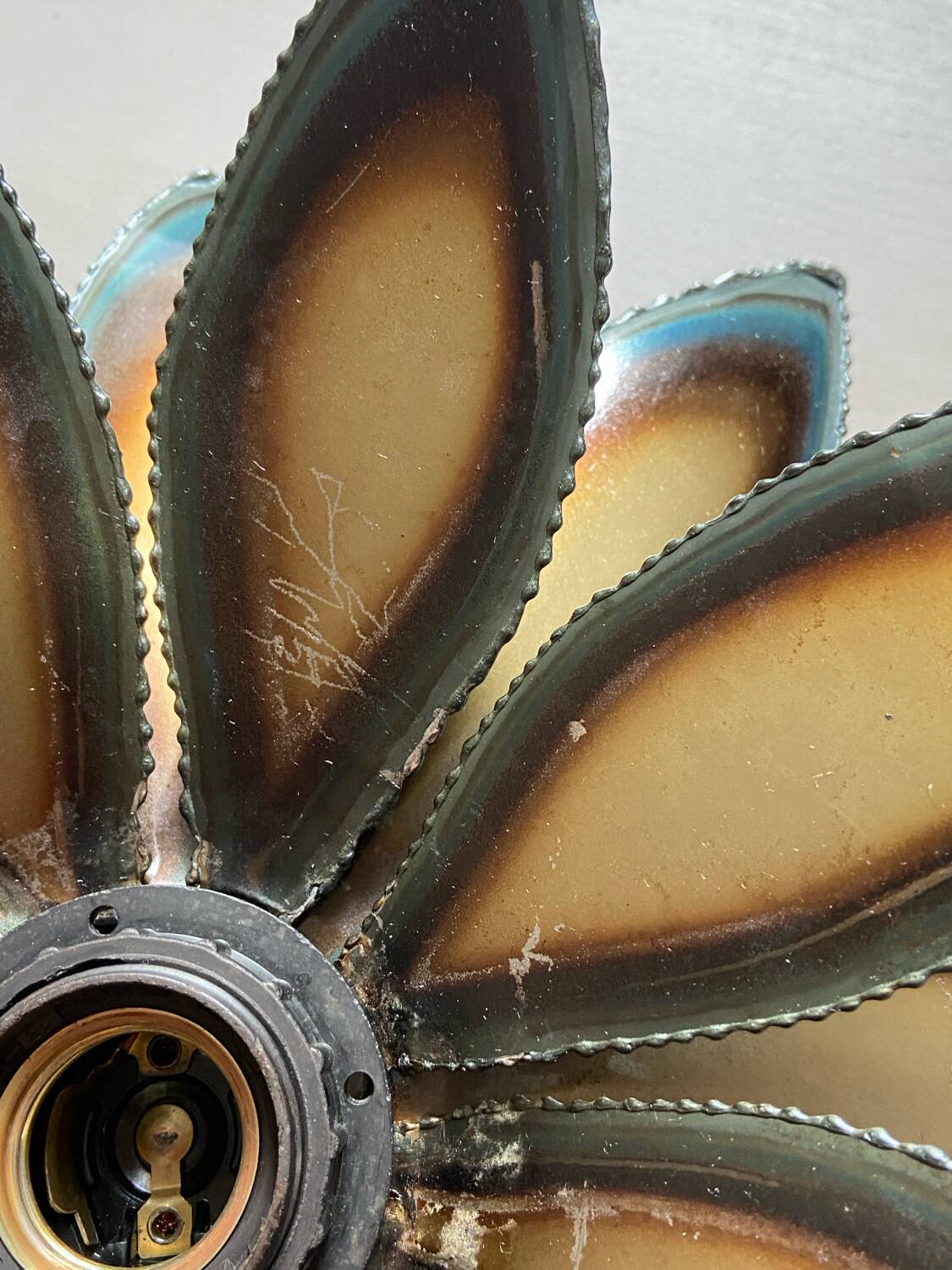 Metal flower wall light