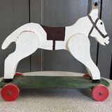 Cheval à tirer, jouet ancien en bois