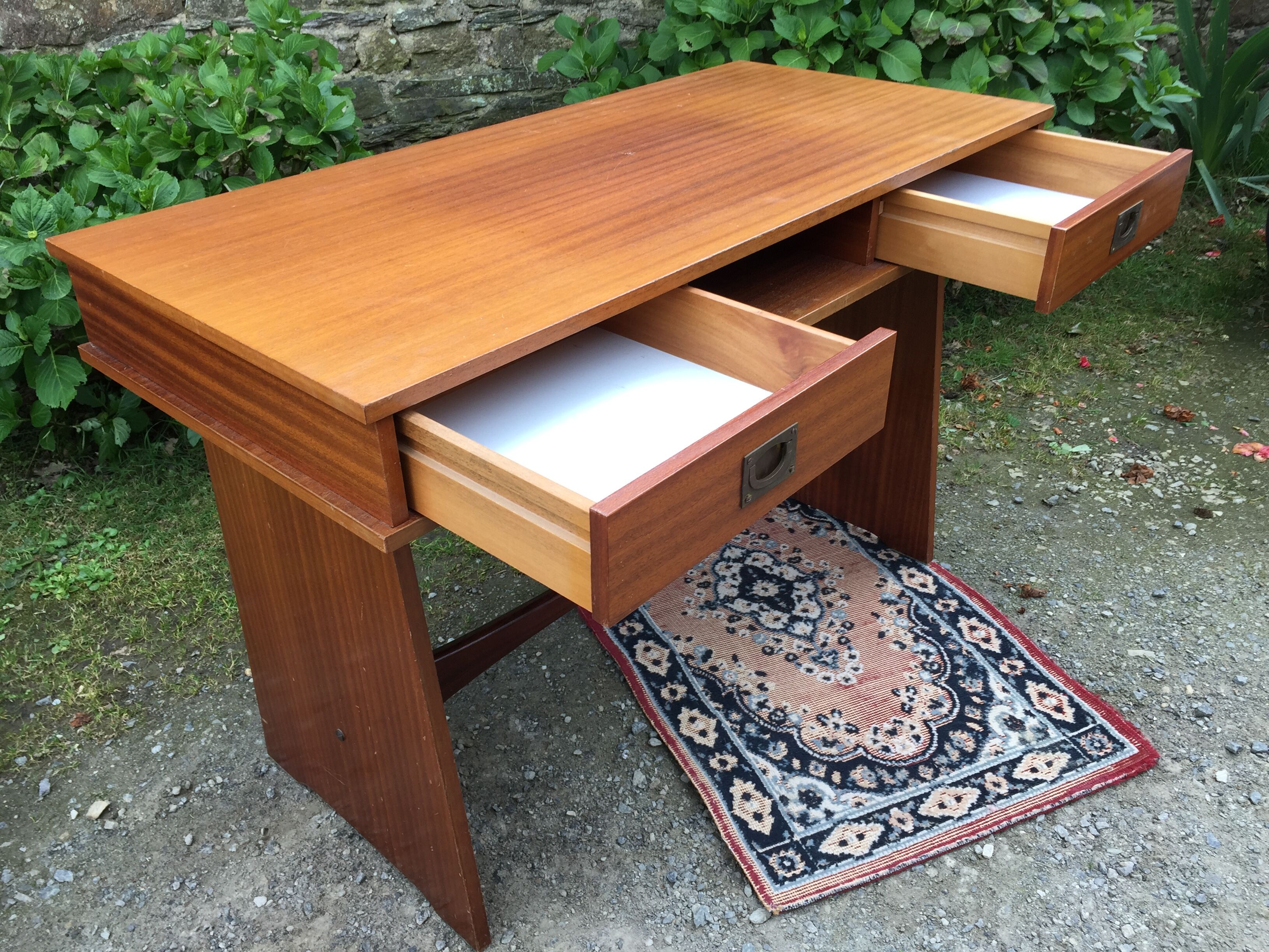 Bureau marine vintage en teck à 2 tiroirs