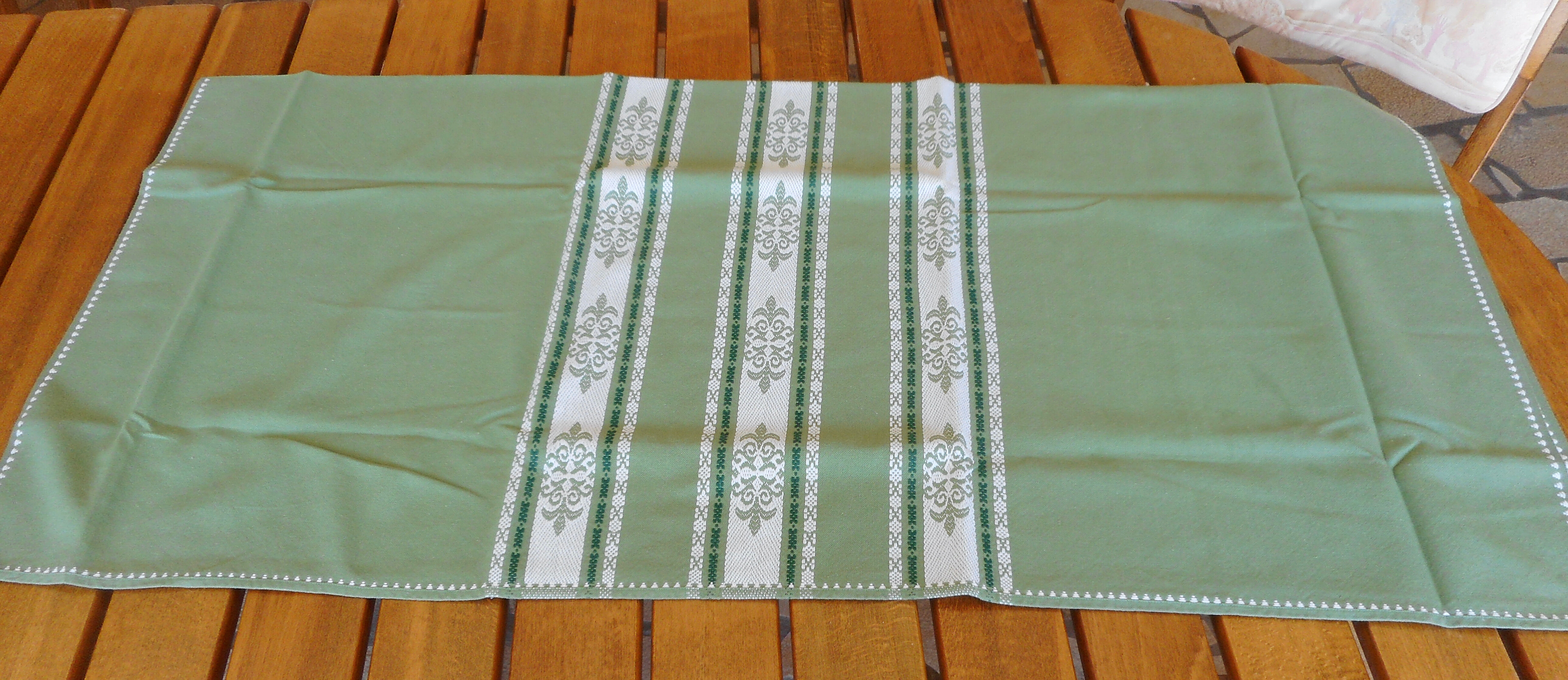 A tablecloth and six Basque towels