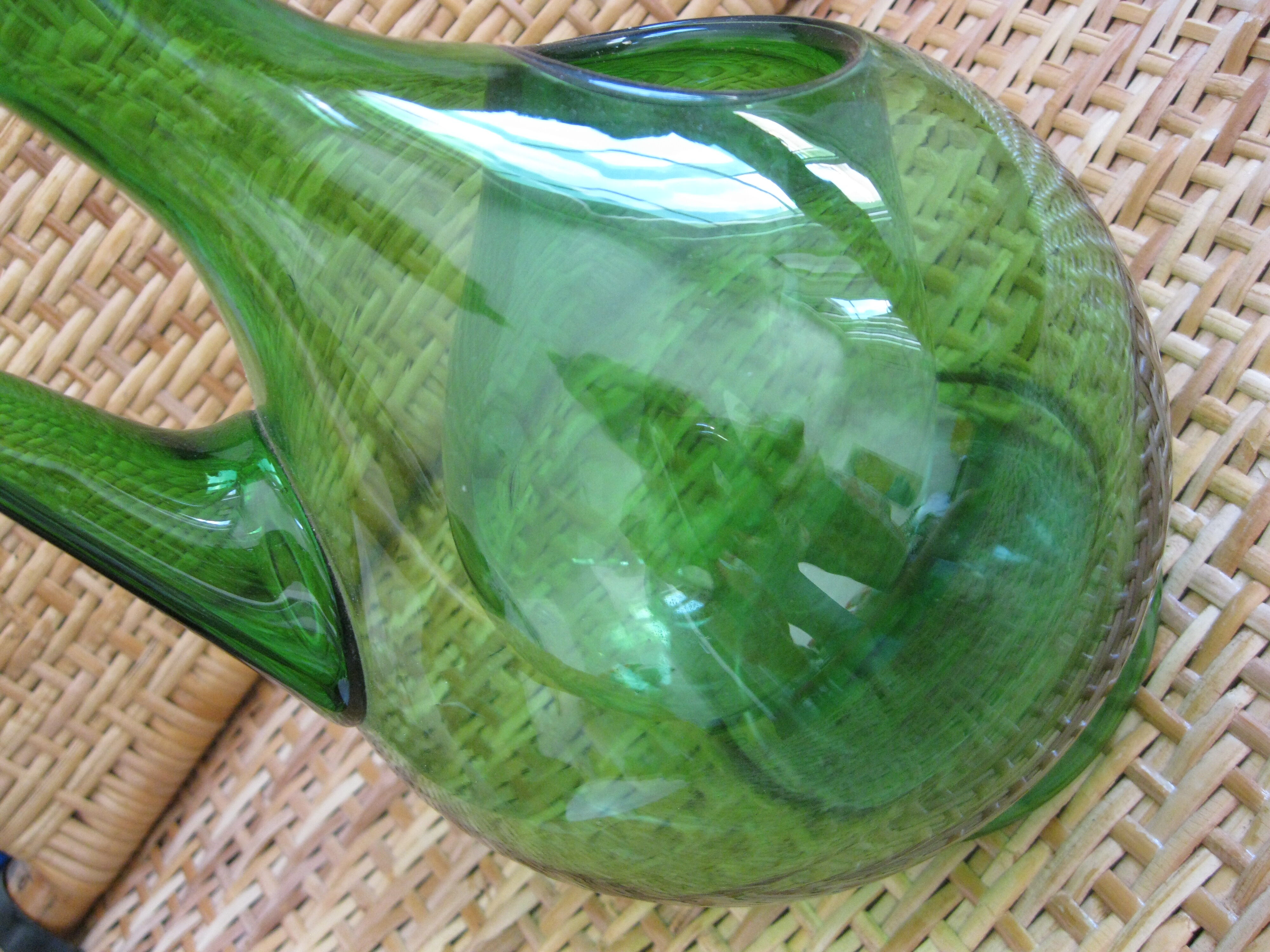 Blown glass carafe with spout