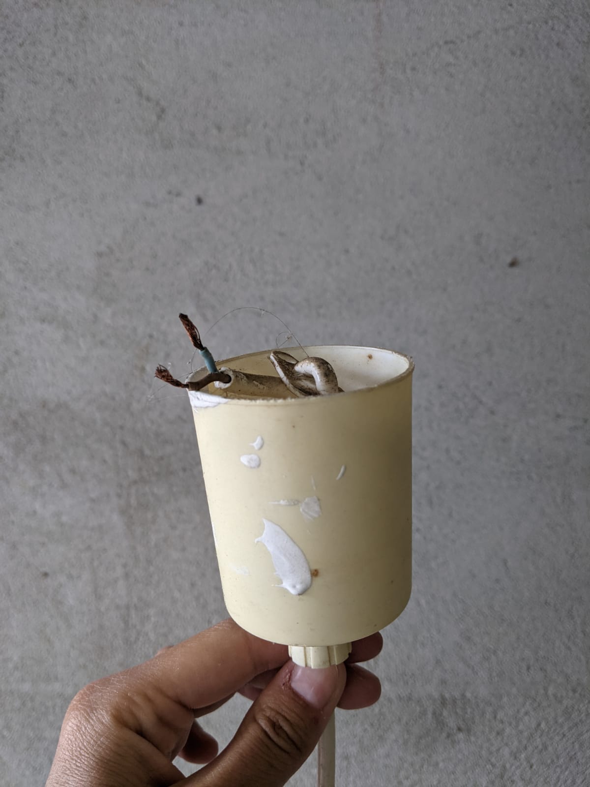 Suspension in mother-of-pearl and brass flower shape