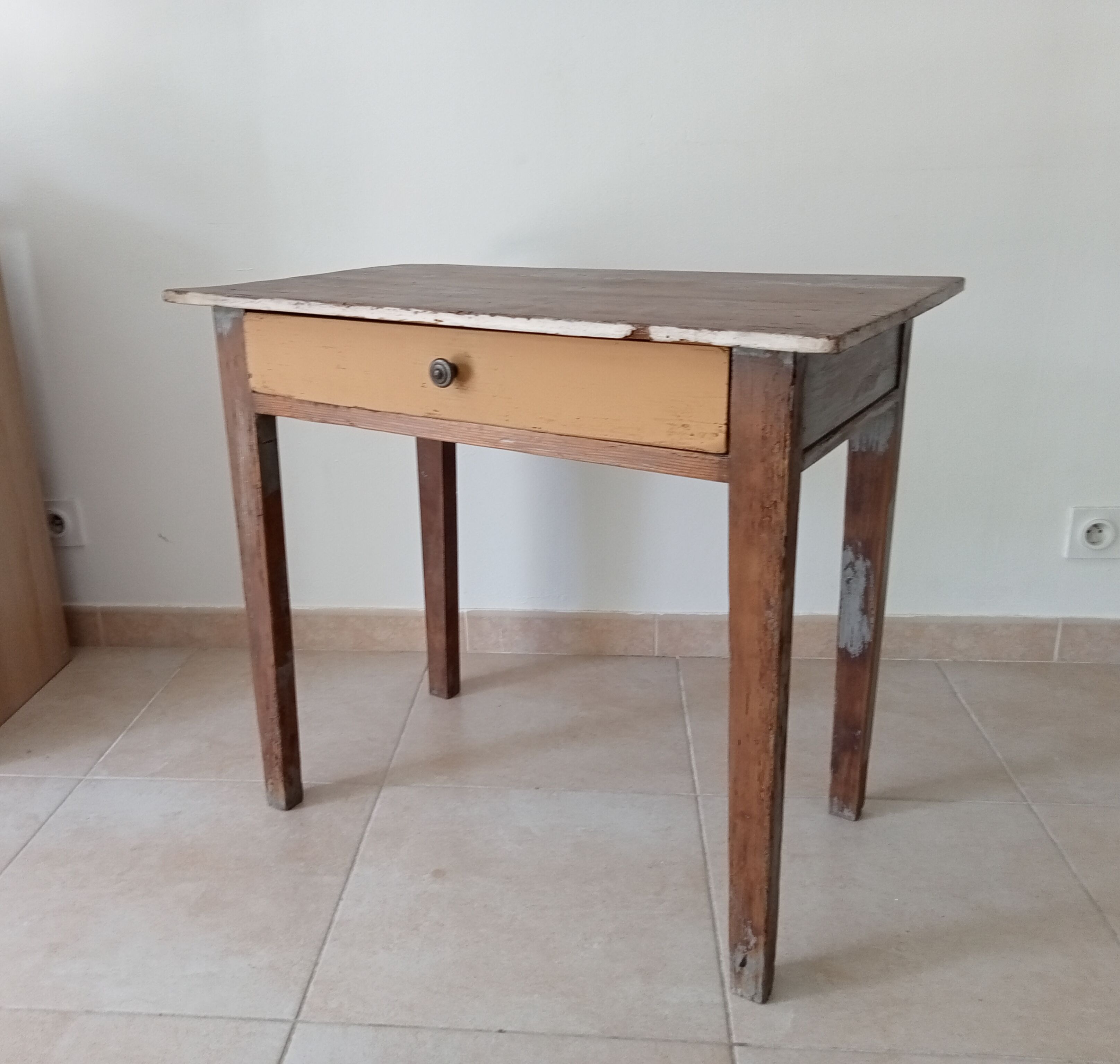 Petite table ancienne de ferme