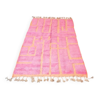 Traditional handmade Berber rug in pink, size 150 x 260 cm.
