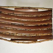 Corbeille en bambou et lamelles de bois