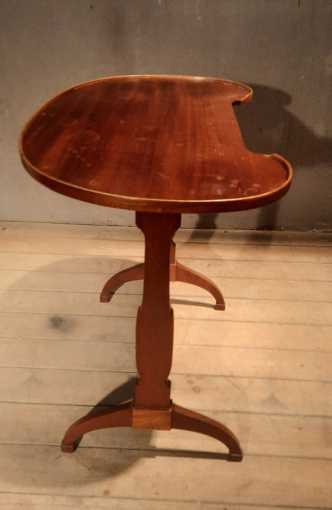 Kidney-shaped side table