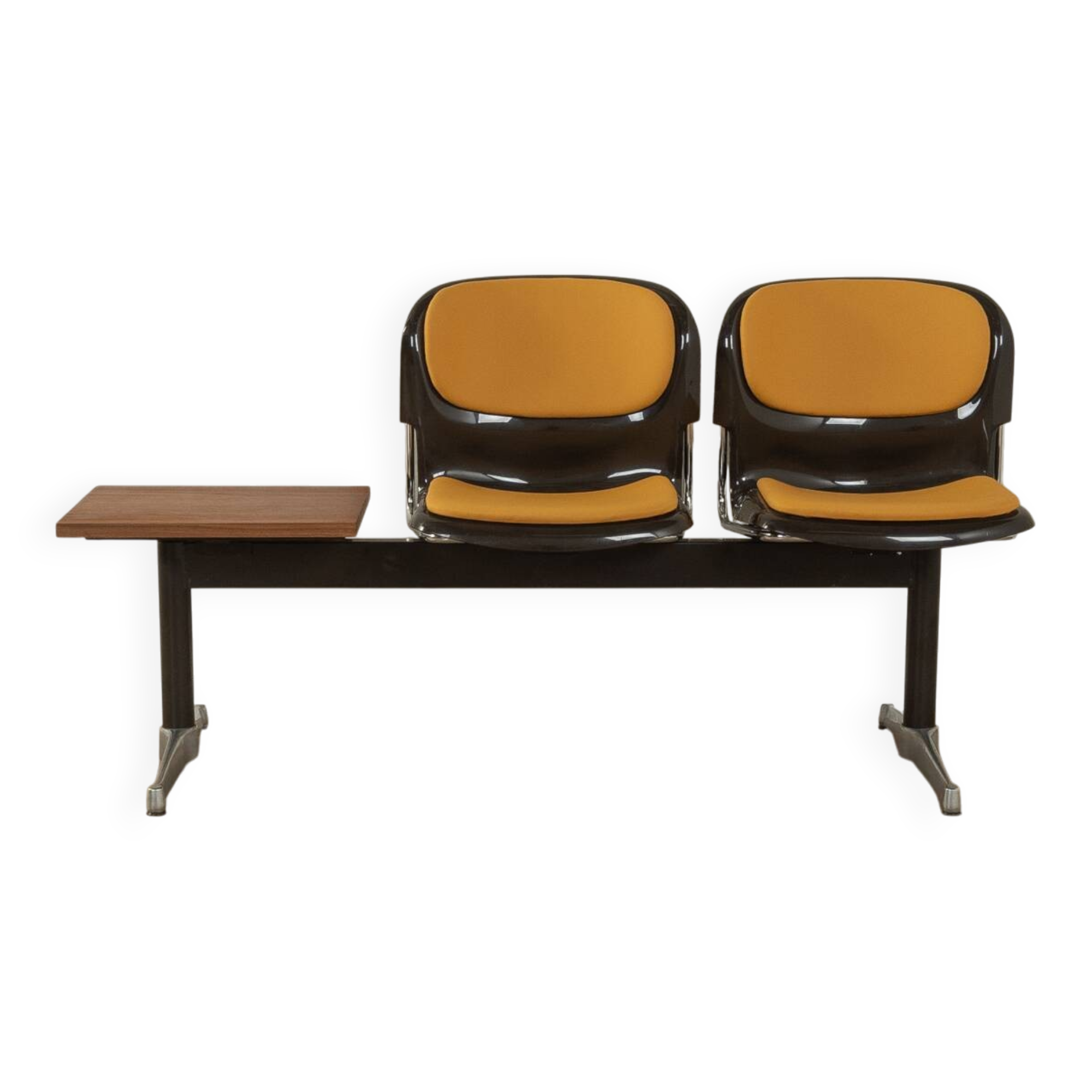 Space Age waiting bench by Drabert