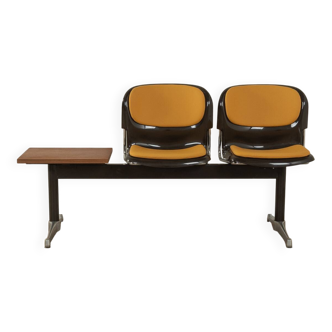 Space Age waiting bench by Drabert