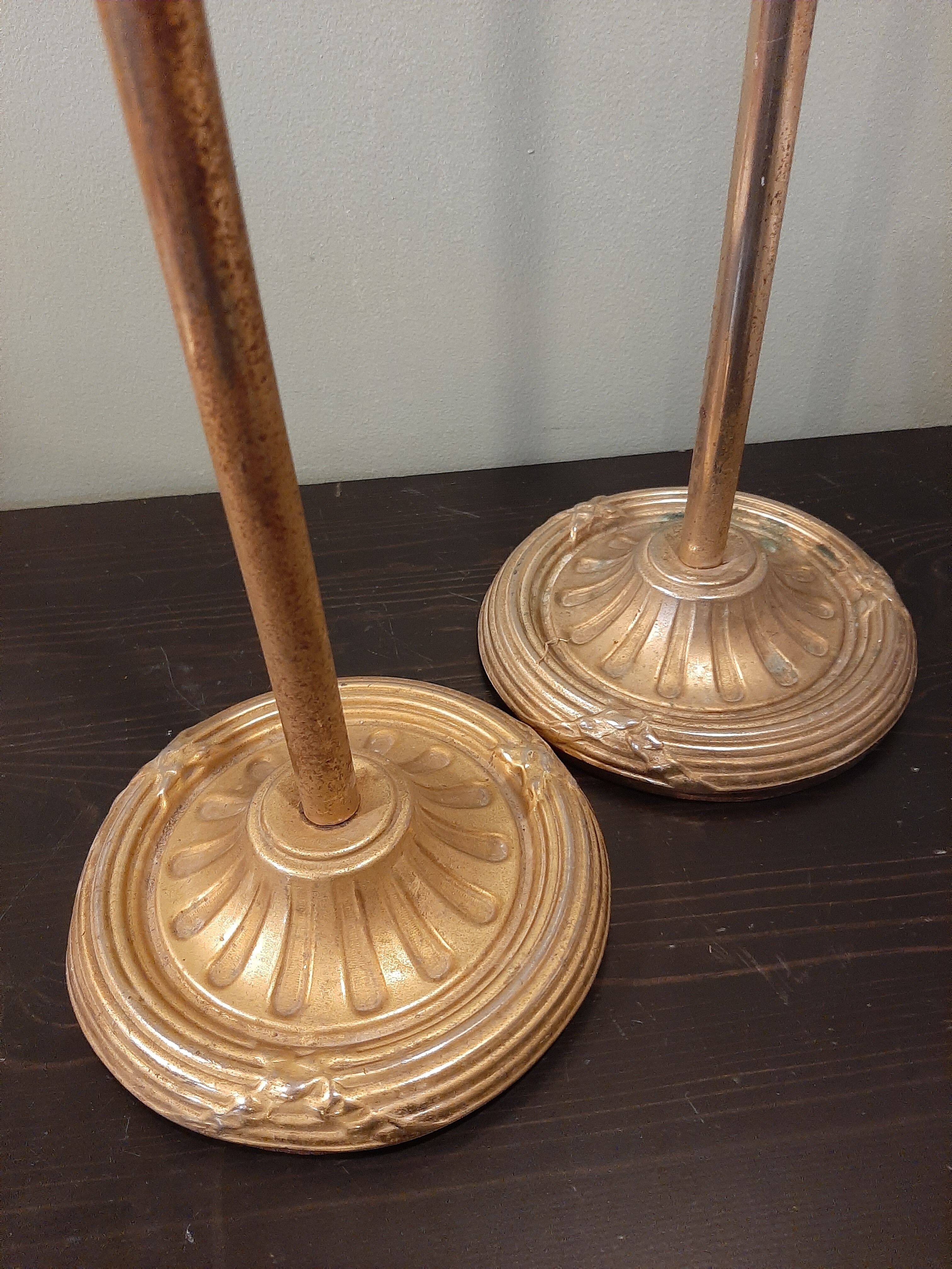 Pair of hat-bearers