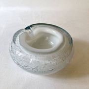 Ashtray made of a mix of bubbled glass and opaque glass, Murano style.
