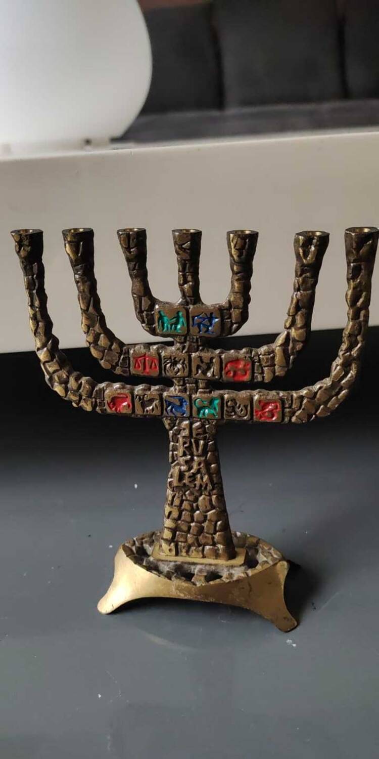 Menorah/Candlestick with 7 light arms. In old gold patinated brass/Decor 12 astrological signs. Engraved Jerusalem. Height 14 cm