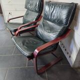 Pair of Scandinavian armchairs in leather and curved wood