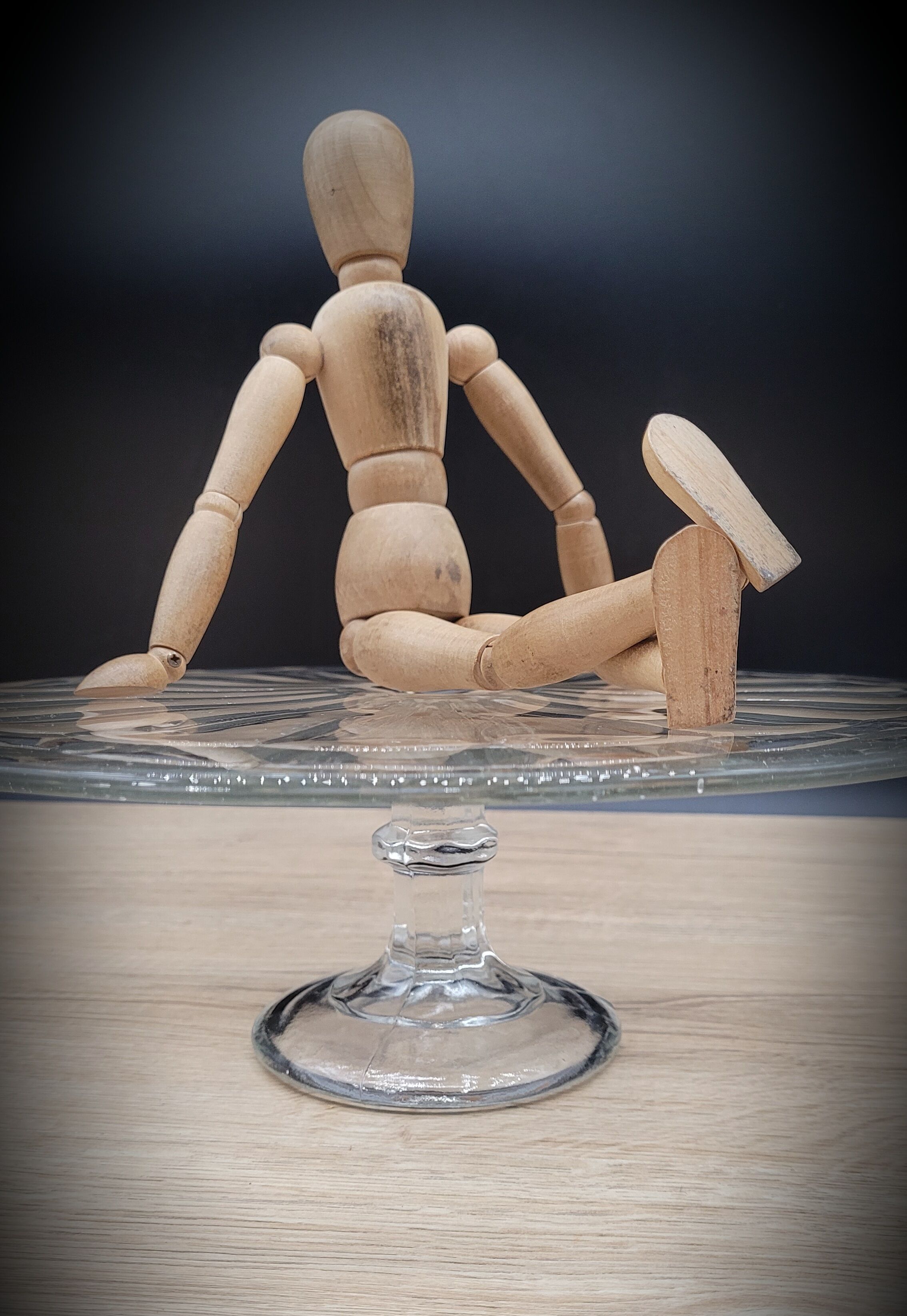 Standing dish for cake or pie