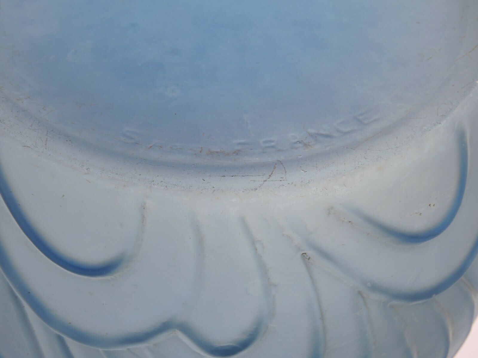 Large vase art deco scaly pattern by Sars France