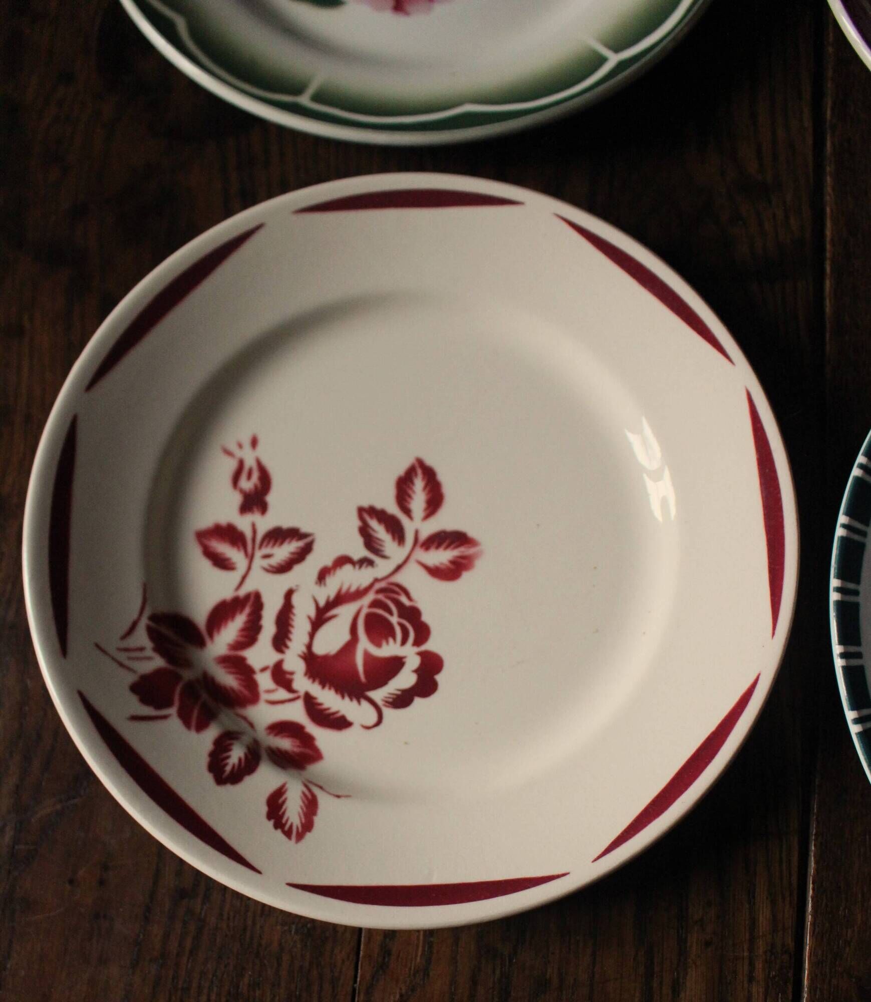 Set of 6 mismatched Art Deco red green yellow dinner plates Digoin