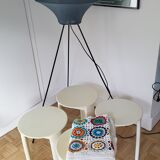 Tabouret blanc tripodes gedy, design by olaf von bohr