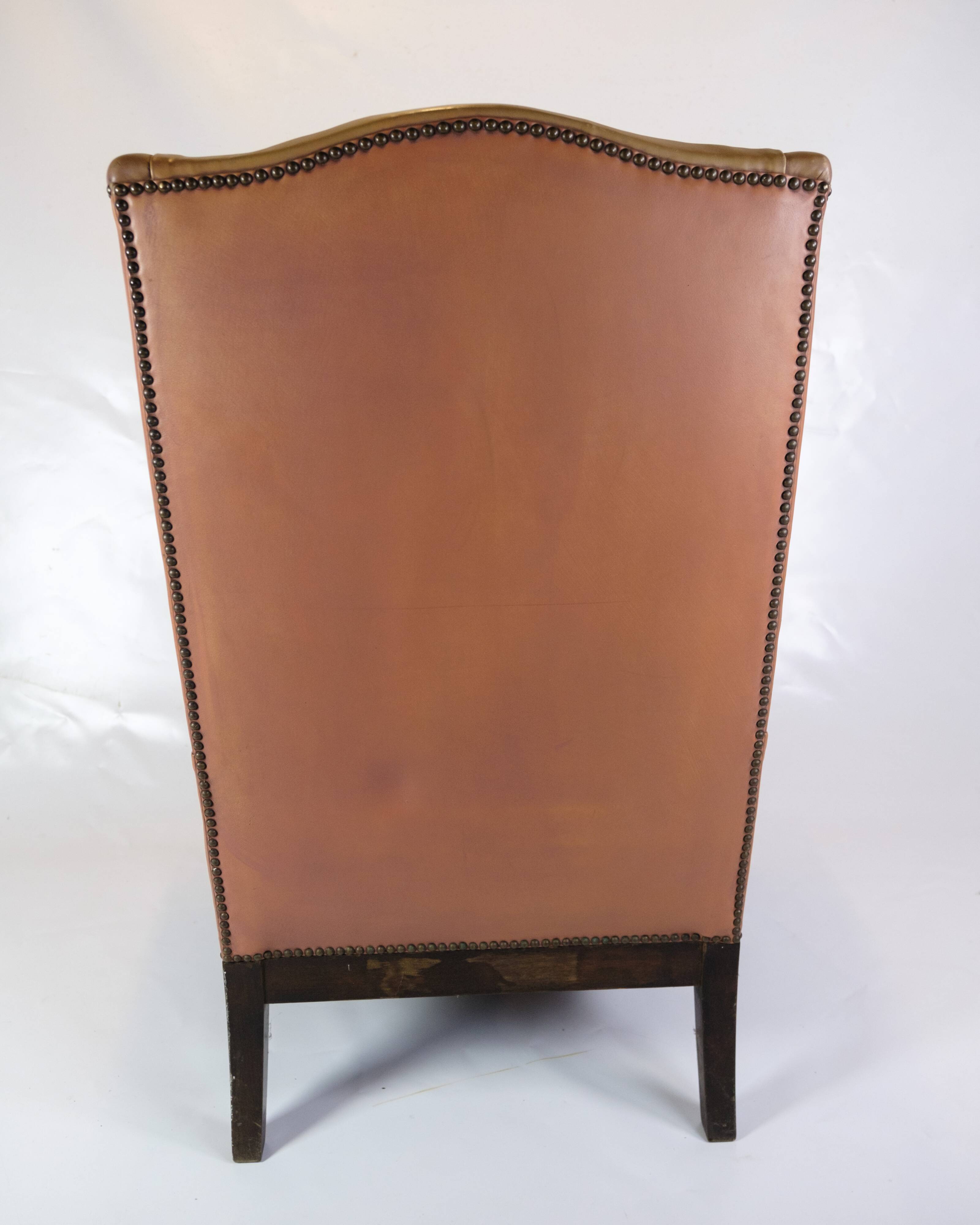 Chaise antique à haut rabat de style Chesterfield des années 1920