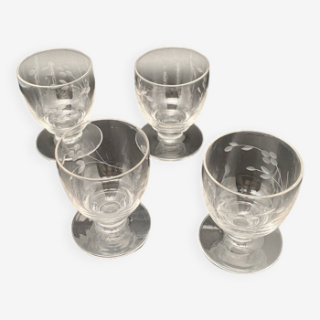Digestive or strong alcohol glasses on legs Chiseled pattern – MPM0524X7
