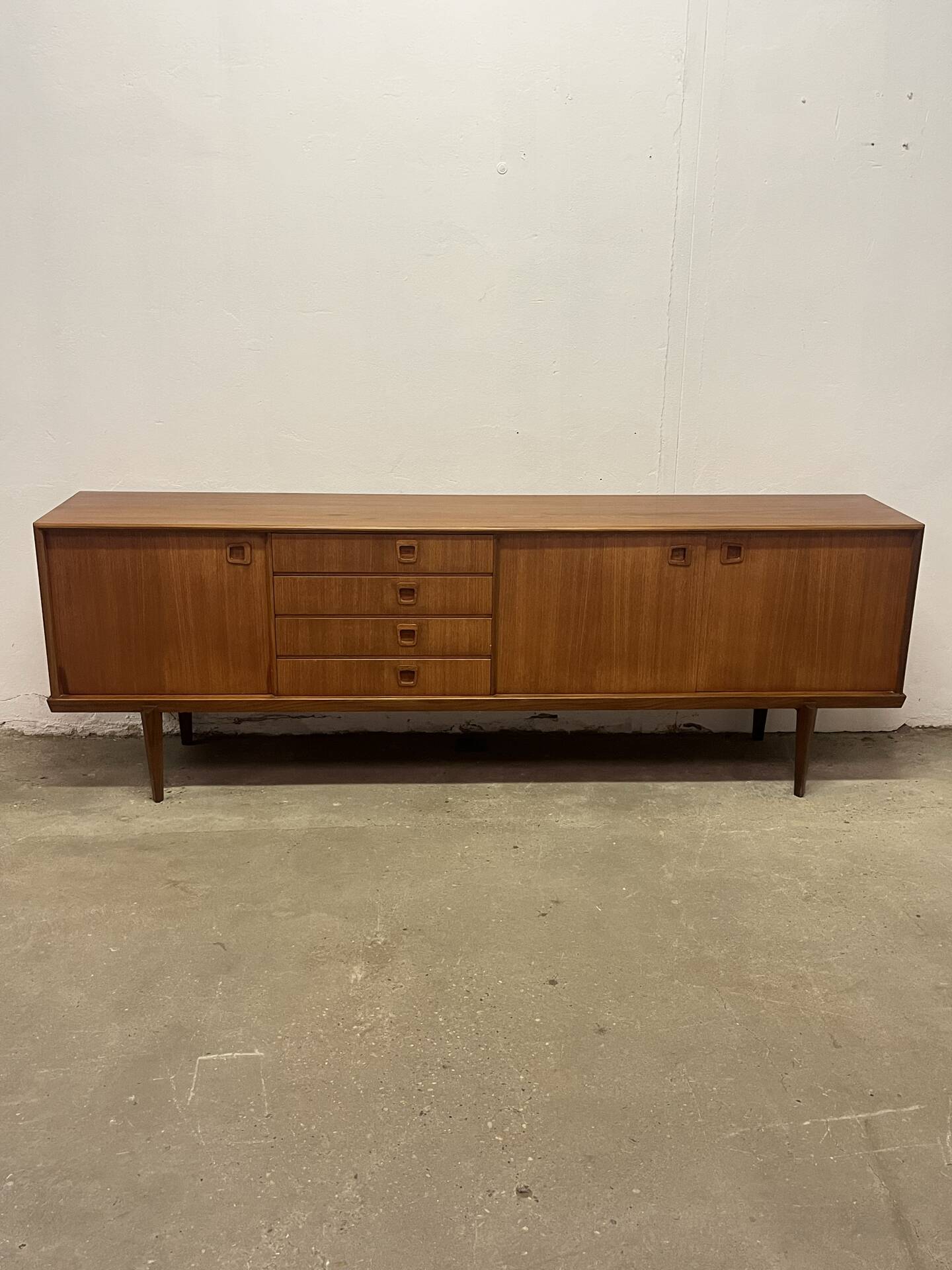 Teak enfilade