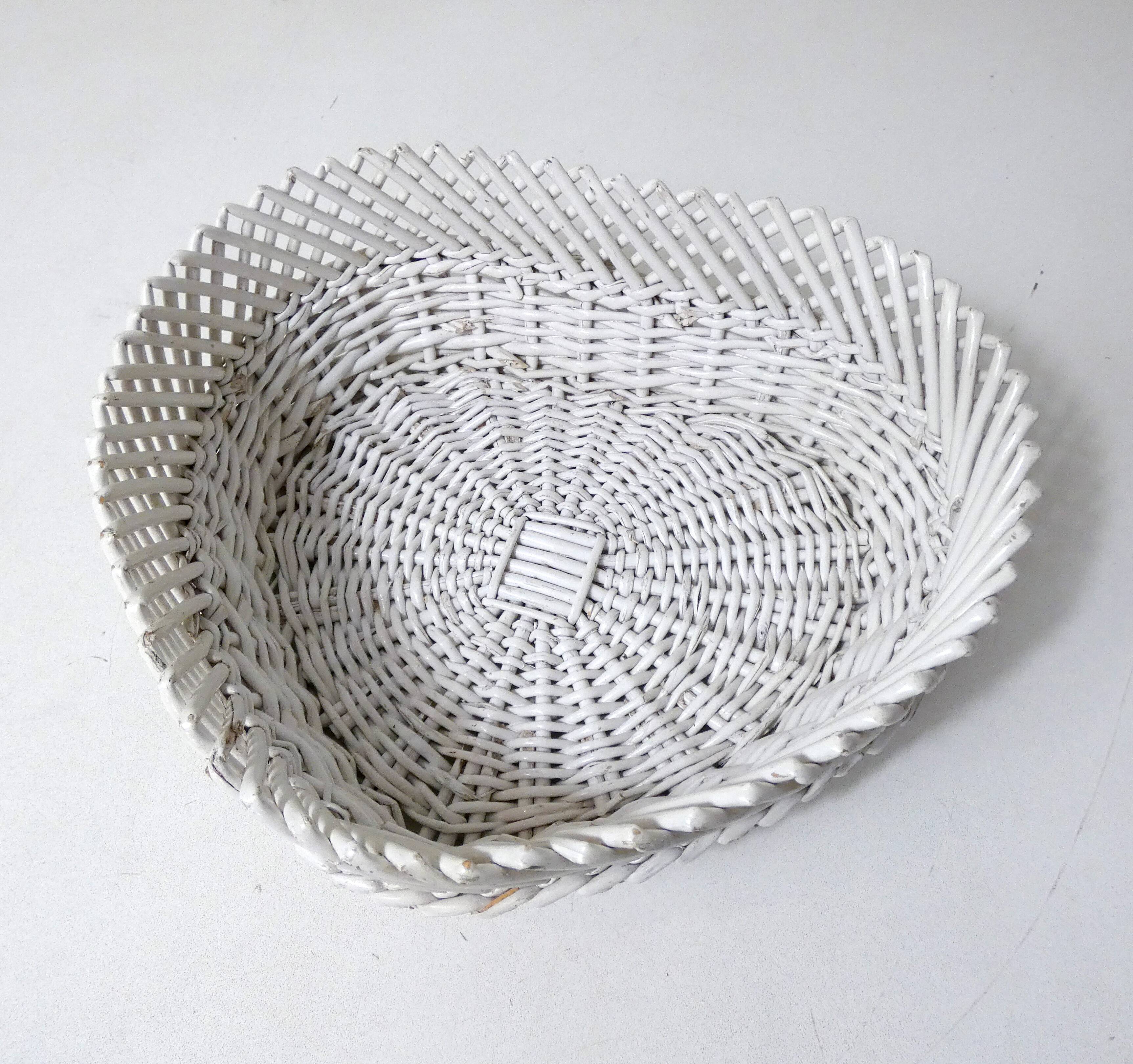 Vintage heart-shaped rattan empty pocket
